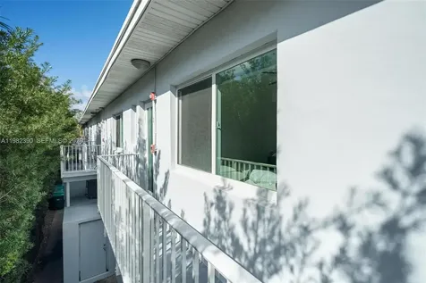 7207 Bay Drive Miami Beach FL 33141