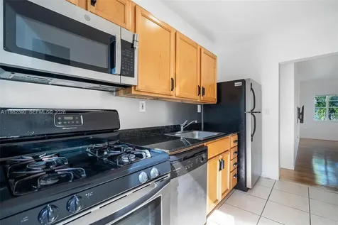 7207 Bay Drive Miami Beach FL 33141