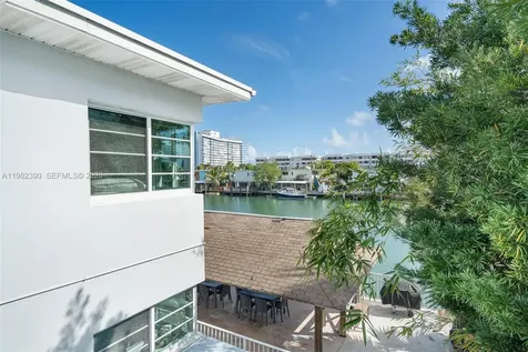 7207 Bay Drive Miami Beach FL 33141