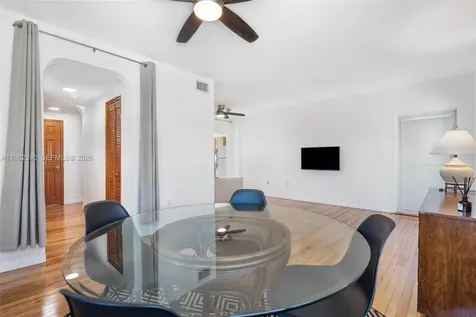 7207 Bay Drive Miami Beach FL 33141