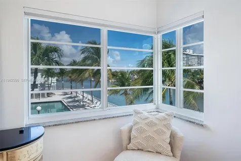 7207 Bay Drive Miami Beach FL 33141