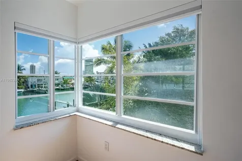 7207 Bay Drive Miami Beach FL 33141