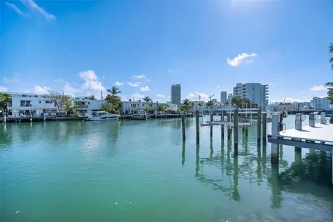 7207 Bay Drive Miami Beach FL 33141