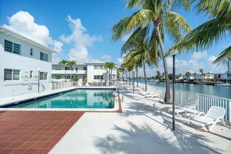 7207 Bay Drive Miami Beach FL 33141