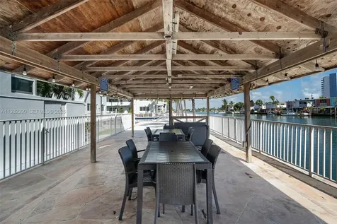 7207 Bay Drive Miami Beach FL 33141