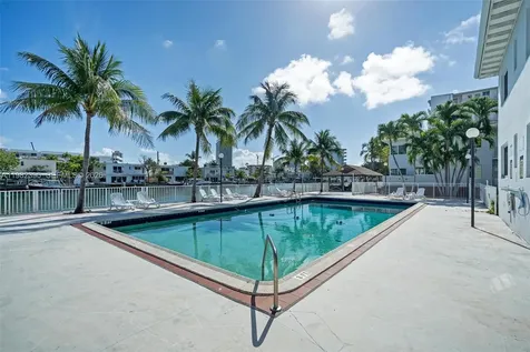 7207 Bay Drive Miami Beach FL 33141