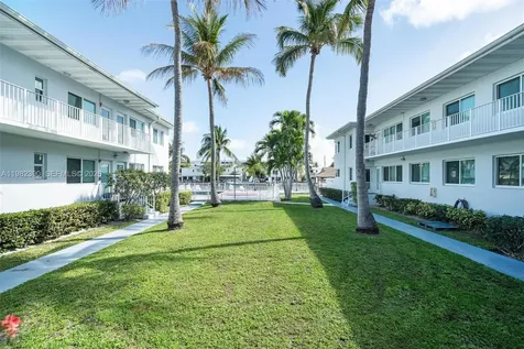 7207 Bay Drive Miami Beach FL 33141