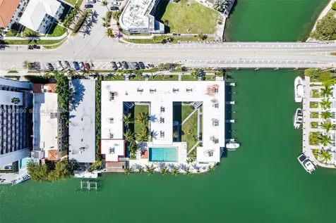 7207 Bay Drive Miami Beach FL 33141