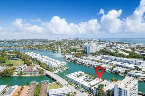 7207 Bay Drive Miami Beach FL 33141