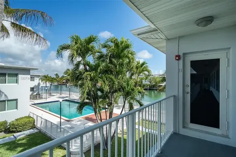 7207 Bay Drive Miami Beach FL 33141
