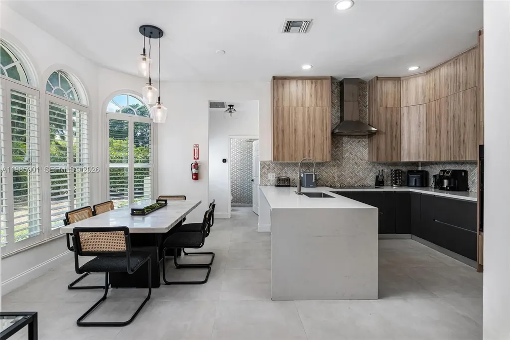 5100 NW 76th Place Fort Lauderdale FL 33073