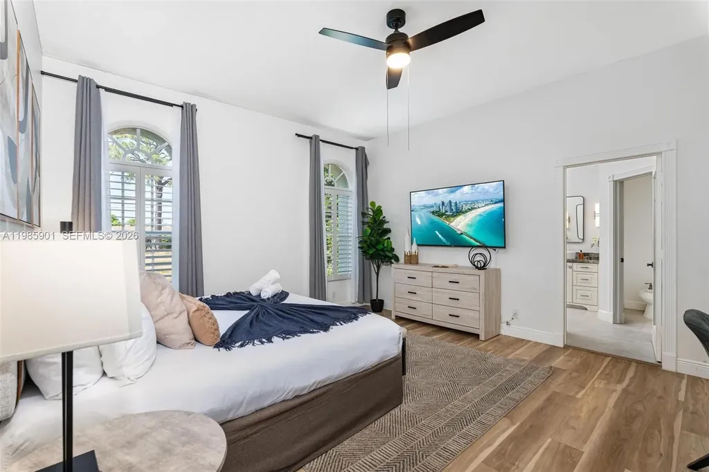 5100 NW 76th Place Fort Lauderdale FL 33073