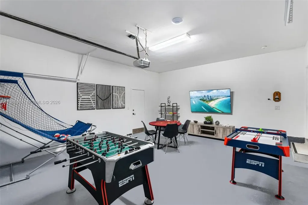 5100 NW 76th Place Fort Lauderdale FL 33073