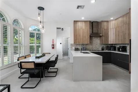 5100 NW 76th Place Fort Lauderdale FL 33073