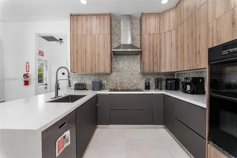 5100 NW 76th Place Fort Lauderdale FL 33073