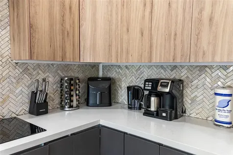 5100 NW 76th Place Fort Lauderdale FL 33073