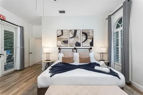 5100 NW 76th Place Fort Lauderdale FL 33073