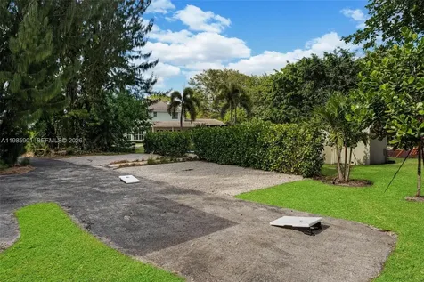 5100 NW 76th Place Fort Lauderdale FL 33073