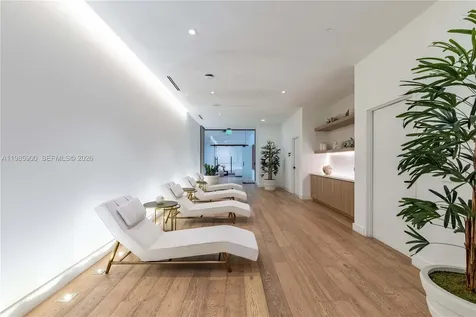 650 NE 2nd Avenue Miami FL 33132