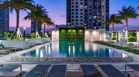 650 NE 2nd Avenue Miami FL 33132