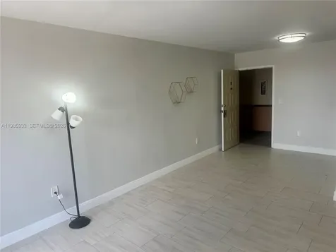 8075 NW 7th Street Miami FL 33126