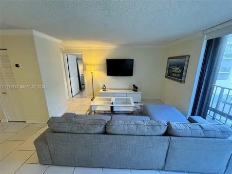 2625 Collins Avenue Miami Beach FL 33140