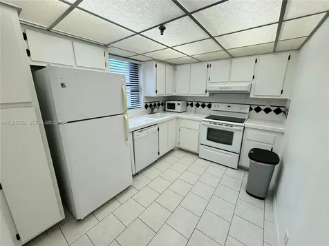 2625 Collins Avenue Miami Beach FL 33140