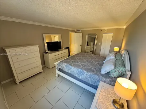 2625 Collins Avenue Miami Beach FL 33140