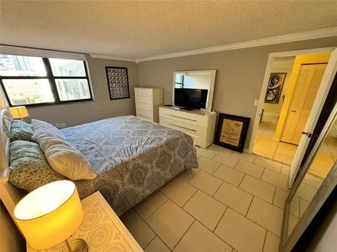 2625 Collins Avenue Miami Beach FL 33140