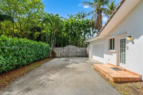 13276 SW 58th Court Pinecrest FL 33156