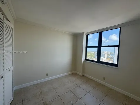 2555 Collins Avenue Miami Beach FL 33140
