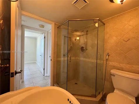 2555 Collins Avenue Miami Beach FL 33140