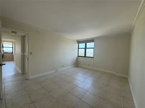 2555 Collins Avenue Miami Beach FL 33140