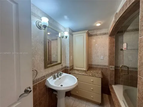 2555 Collins Avenue Miami Beach FL 33140