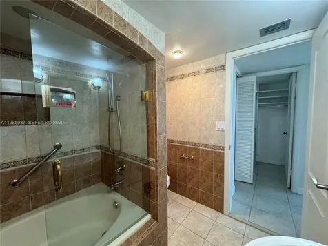 2555 Collins Avenue Miami Beach FL 33140