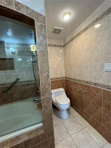 2555 Collins Avenue Miami Beach FL 33140