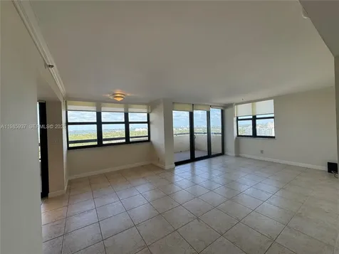 2555 Collins Avenue Miami Beach FL 33140