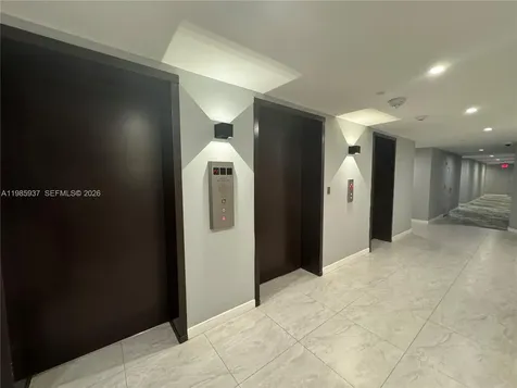 2555 Collins Avenue Miami Beach FL 33140
