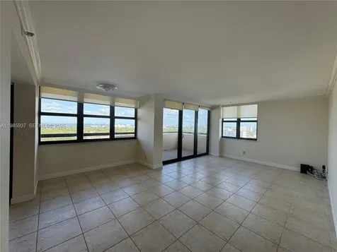 2555 Collins Avenue Miami Beach FL 33140