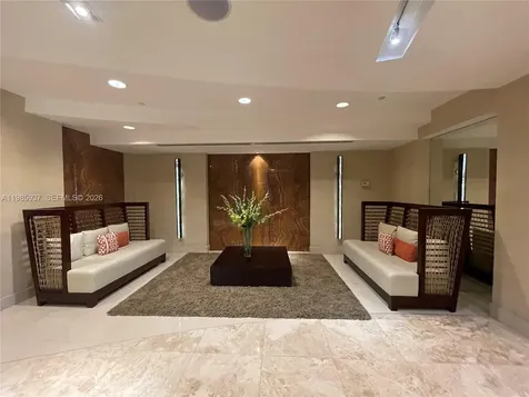 2555 Collins Avenue Miami Beach FL 33140
