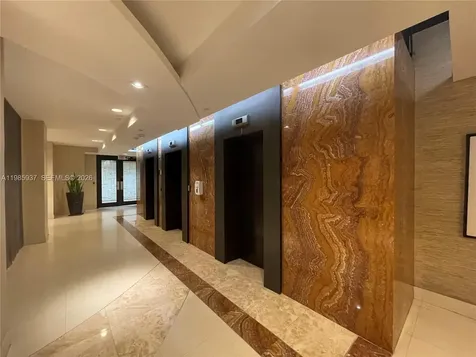 2555 Collins Avenue Miami Beach FL 33140