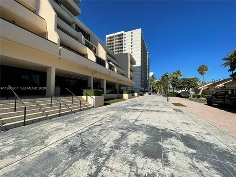 2555 Collins Avenue Miami Beach FL 33140