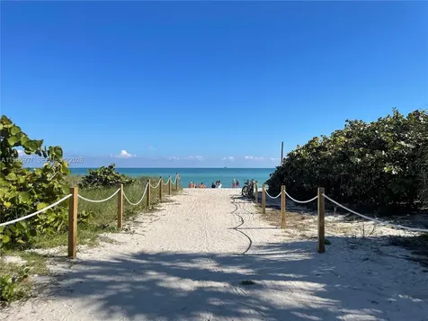 2555 Collins Avenue Miami Beach FL 33140