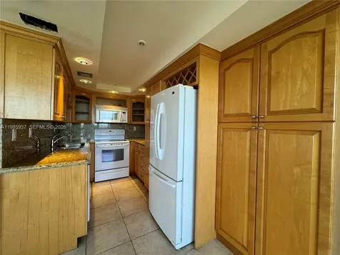 2555 Collins Avenue Miami Beach FL 33140