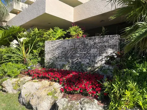 2555 Collins Avenue Miami Beach FL 33140