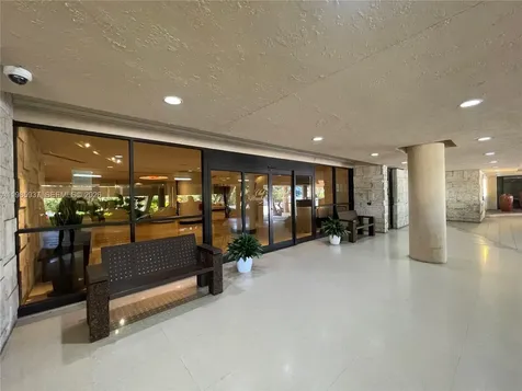 2555 Collins Avenue Miami Beach FL 33140