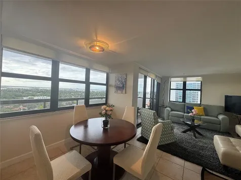 2555 Collins Avenue Miami Beach FL 33140
