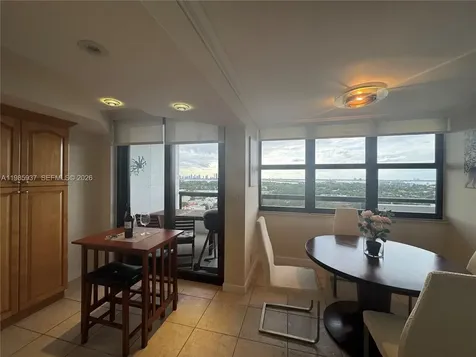 2555 Collins Avenue Miami Beach FL 33140