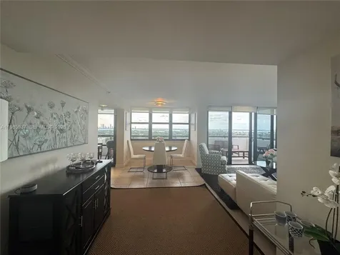 2555 Collins Avenue Miami Beach FL 33140