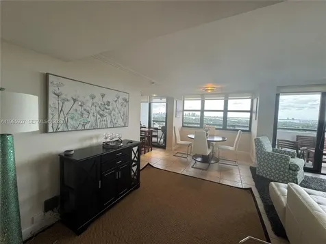 2555 Collins Avenue Miami Beach FL 33140